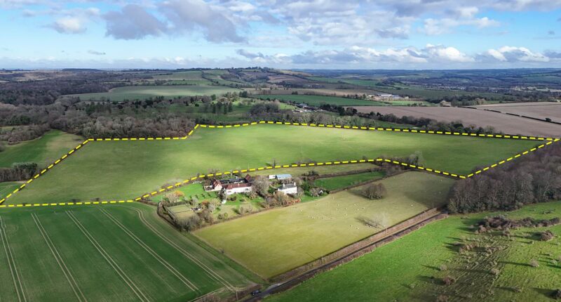 Golf club expansion blocked over fears 42,000 lorries would pass road