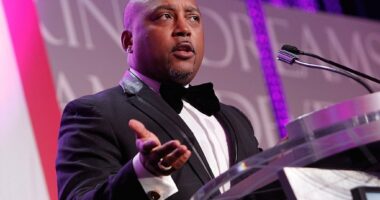 Celebrity Net Worth logo