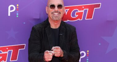 Howie Mandel now REGRETS apology to Kelly Ripa