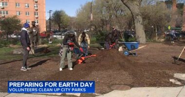 Hundreds of volunteers clean up Chicago Park District parks in celebration of Earth Day 2026 on April 22