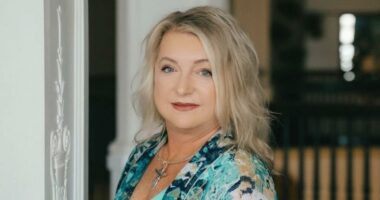 I speak to dead people... and they share the same regrets about life