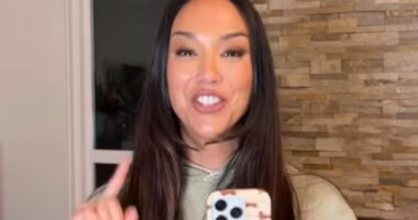 Influencer slammed, telling 15-year-old daughter to twerk for video