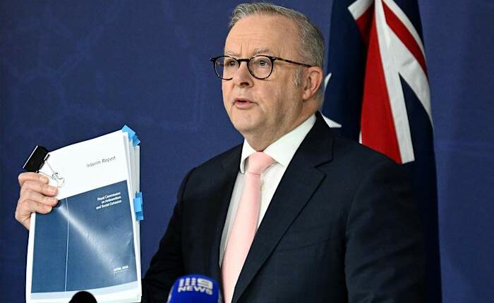 Inquiry into antisemitic attack that left 15 dead in Sydney recommends gun reform