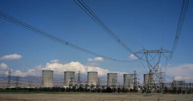 Iranians fear power outages and further attacks as Trump's deadline nears