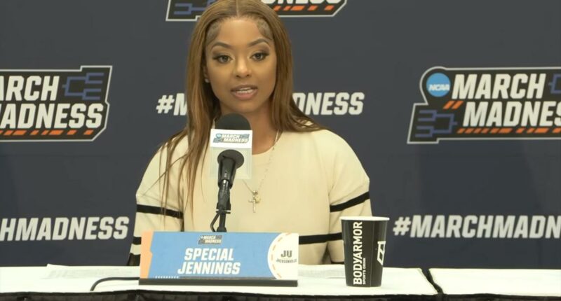 Jacksonville University extends women’s basketball coach Special Jennings