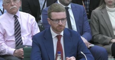 Labour MPs join PM sleaze vote revolt as Badenoch warns 'rules matter'