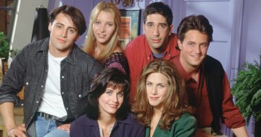 Lisa Kudrow says she felt like 'an afterthought' among stars