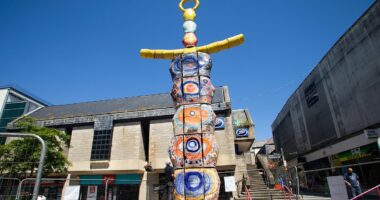 Locals demand removal of ceramic statue after pigeons nest in it