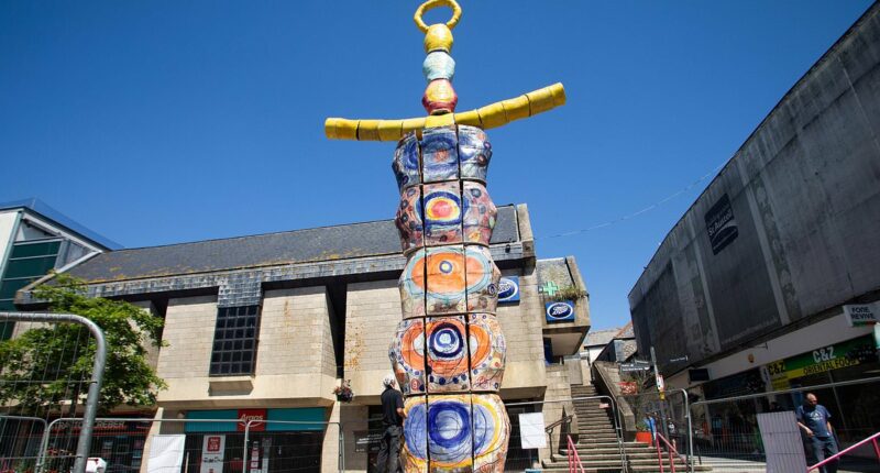 Locals demand removal of ceramic statue after pigeons nest in it