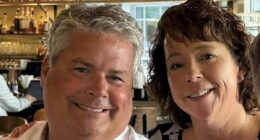 Married mayor WON'T resign after sneaking other woman into town hall