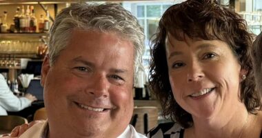 Married mayor WON'T resign after sneaking other woman into town hall