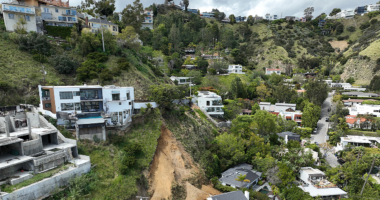 Masked burglary crews terrorizing ritzy neighborhoods show ‘they’re doing their homework,’ veteran cop warns