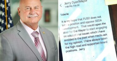 Mayor's shocking blackmail texts to major school district trustees over his $200M-a-year signature policy