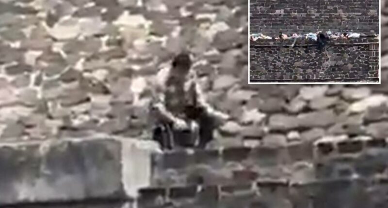 Mexico pyramid shooter loads weapon before shooting at tourists: video
