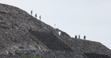 Mexico pyramid shooter who took hostages and killed 1 is identified