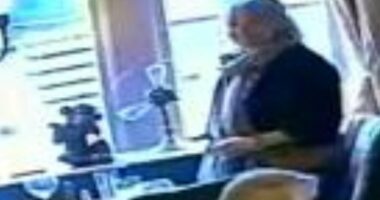 Moment woman steals pub's lucky monkey statue