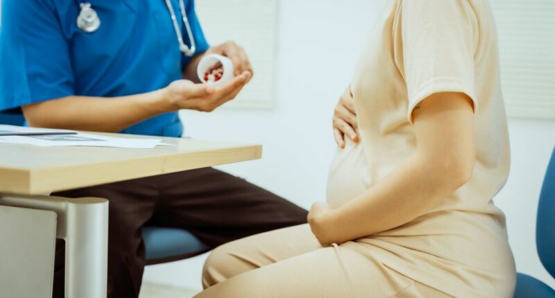 NHS advises pregnant women to take key vitamin for baby's brain and spine development