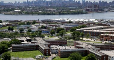 NYC Council wants to make it easier for Rikers inmates to vote â but jail officials sound the alarm