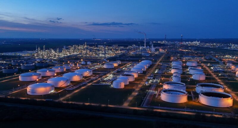 Oil mixed as Trump reaffirms deadline for striking Iran's power plants