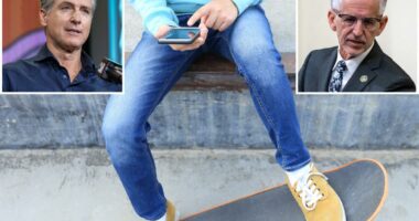 Plan to ban kids from social media pushed forward by California lawmakers