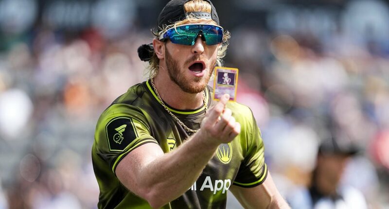 Celebrity Net Worth logo