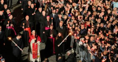 Pope Leo XIV carries cross for full Good Friday procession, the first pontiff to do so in decades