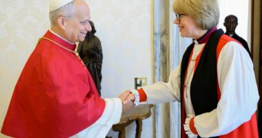 Pope and first female Archbishop of Canterbury meet and pray together