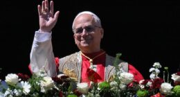 Pope uses Easter to urge 'Let those who have weapons lay them down'