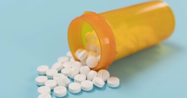 Popular painkillers could cause drug poisoning if mixed with the wrong medications, new study warns