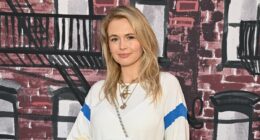 Pregnant woman 'falls on her stomach after dragged by phone thief'