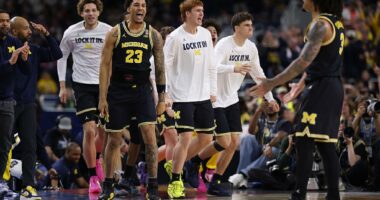 Celebrity Net Worth logo