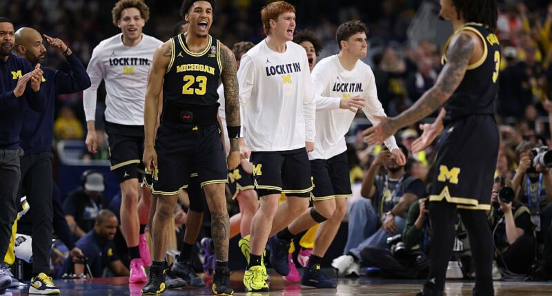 Celebrity Net Worth logo