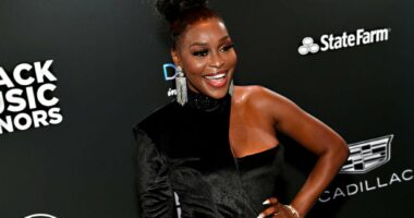 Celebrity Net Worth logo