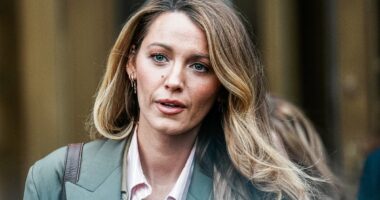 Read Blake Lively's bragging letter about her 'immense' powers