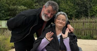 Roy Keane pays heartbreaking tribute to his mother after 'the boss' passed away surrounded by family in Irish hospice - as David Beckham and Gary Neville send their condolences