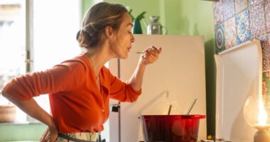 Scientists praise '100 per cent' diet that may 'lower Alzheimer's risk 12 per cent'