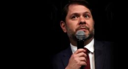 Senator defied threat to party in Colombia, messaged female staffer