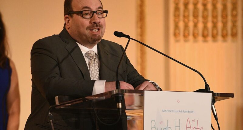 Celebrity Net Worth logo