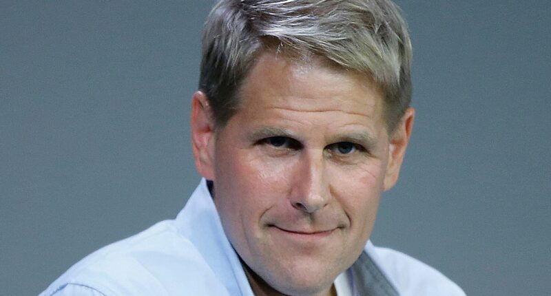 Top Apple exec retires amid claim 10% of team took mental health leave