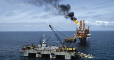 Trade unions warn Labour will 'pay the price' for North Sea ban