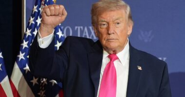 Trump mocks 'useless' plan by Starmer to patrol Strait of Hormuz