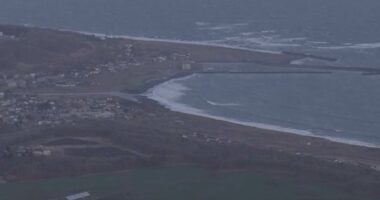 Tsunami alert for Japan after 7.5-magnitude earthquake