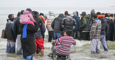 Two migrants die trying to cross Channel