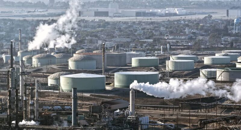 U.S. oil prices fall more than 6% as White House considers further talks with Iran