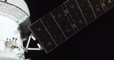 What time will Artemis II splash down?