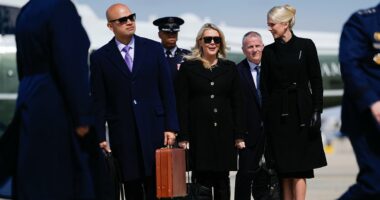 White House privately warned staff against insider trading after mystery billion-dollar oil bet during Iran war