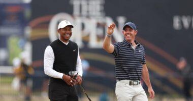 Celebrity Net Worth logo