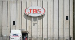 Workers plan to halt strike at major US meatpacking plant and resume negotiations