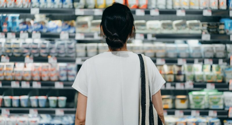 5 economic signals suggest U.S. consumers are feeling the strain