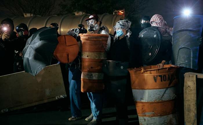 6 protesters arrested after clash with ICE officers outside a New Jersey detention center